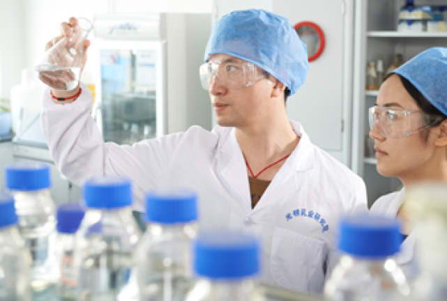 光明乳业携手华熙生物 以生物科技赋能乳品创新，共筑女性健康新生态